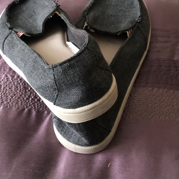 Look close for the color!!  Size 6 NWOT - Picture 4 of 4